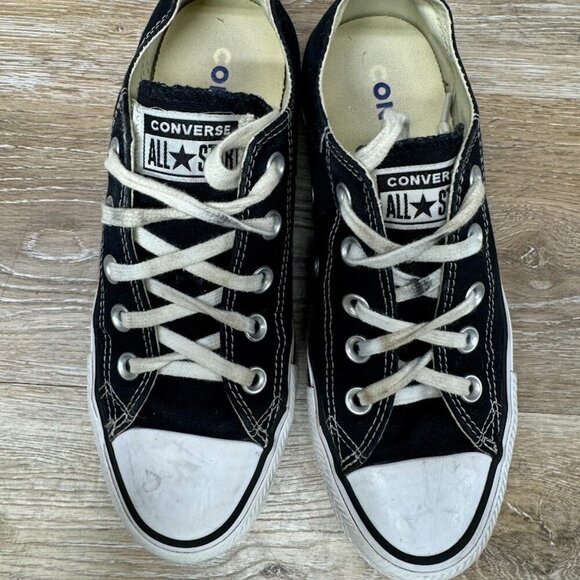 Converse Chuck Taylor All Star Classic Black/White Sneaker Women's Size 6 - Picture 2 of 6